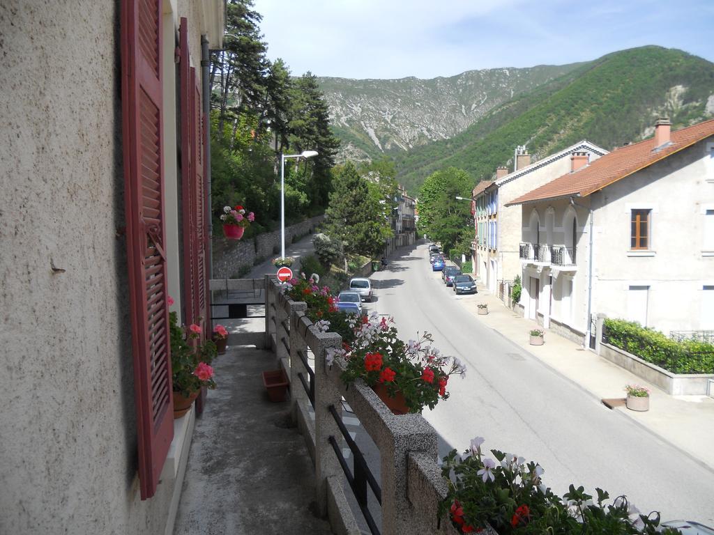 Les Hirondelles Chambres D'Hotes Serez Dış mekan fotoğraf